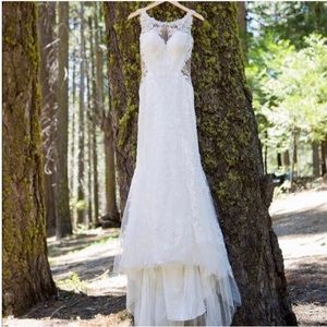 Beautiful Lillian West Wedding Gown Style#6485 Size 10, Included beautiful veil